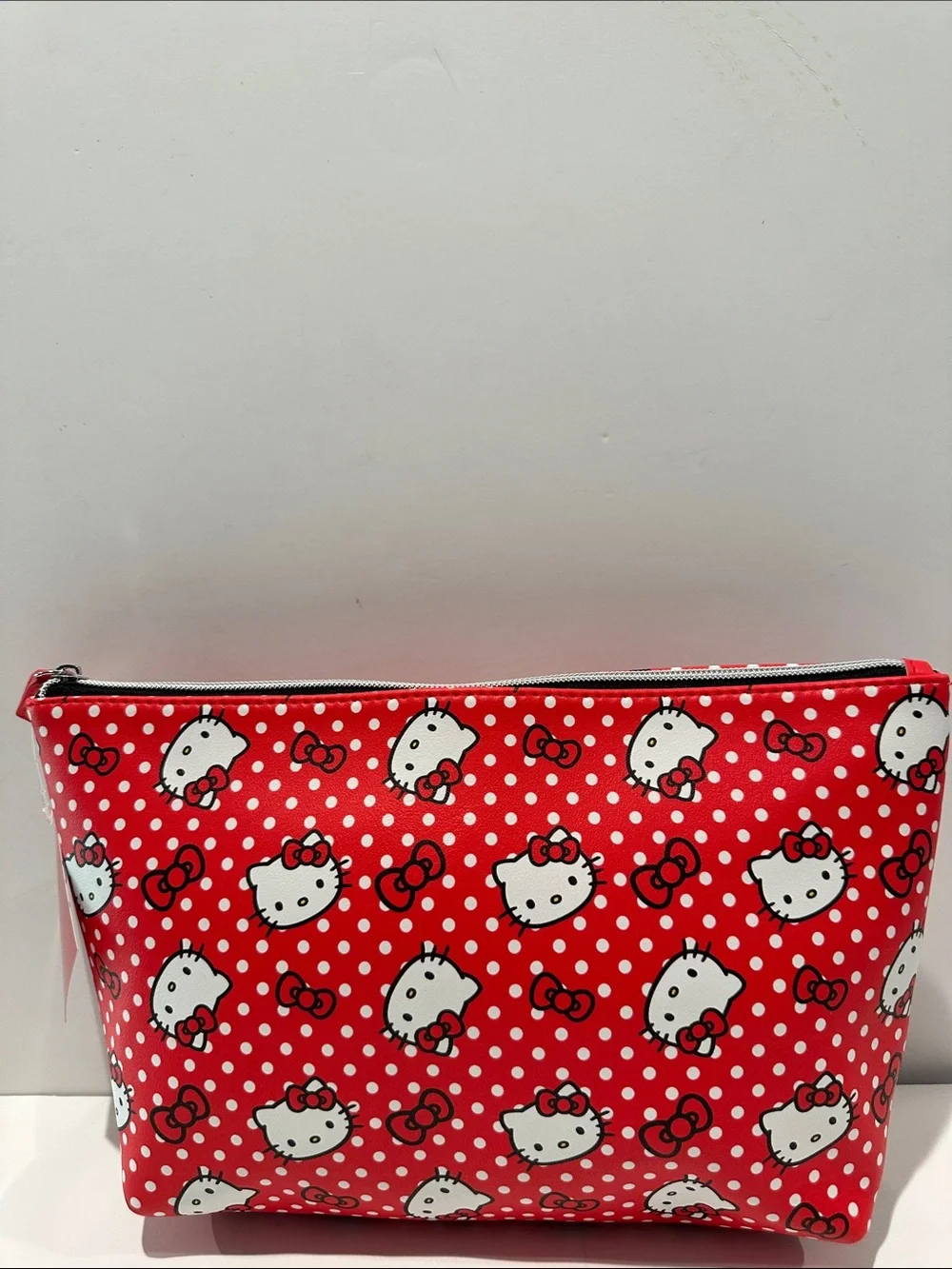 NWT Hello Red & White Kitty Zipper Top Waterproof Make up Purse.